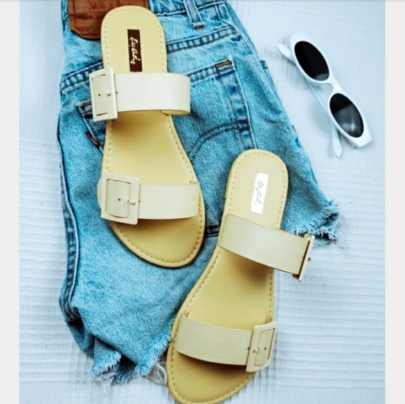 Summer collection//yellow sandal - Picture 2 of 4